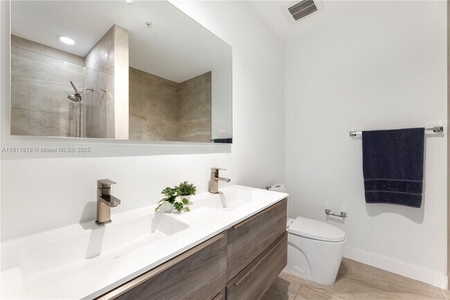 Building Photo - 333 NE 24th St