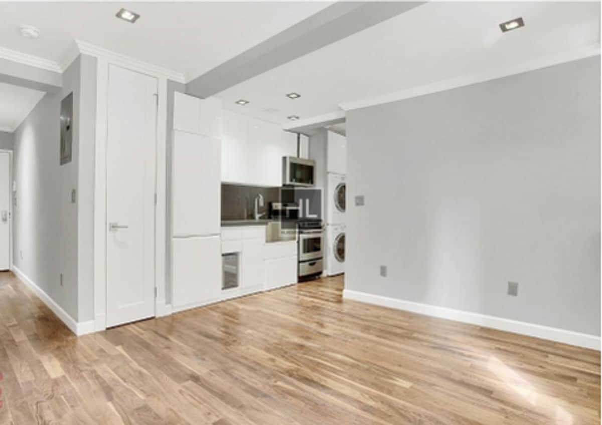 Building Photo - E 105TH ST.