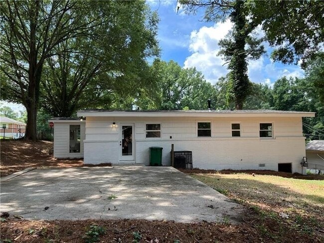 Building Photo - 2956 Monterey Dr