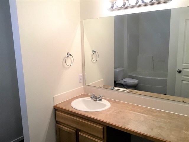 Building Photo - 7132 S Kaywood Ave