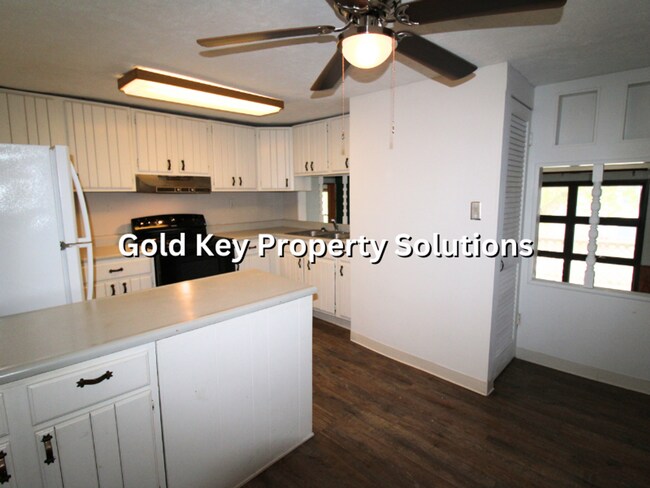 Building Photo - 117 E John St