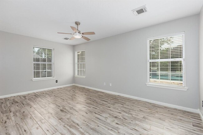 Building Photo - 12830 Point Aquarius Blvd
