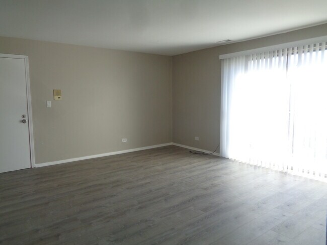 Building Photo - 12741 S La Crosse Ave