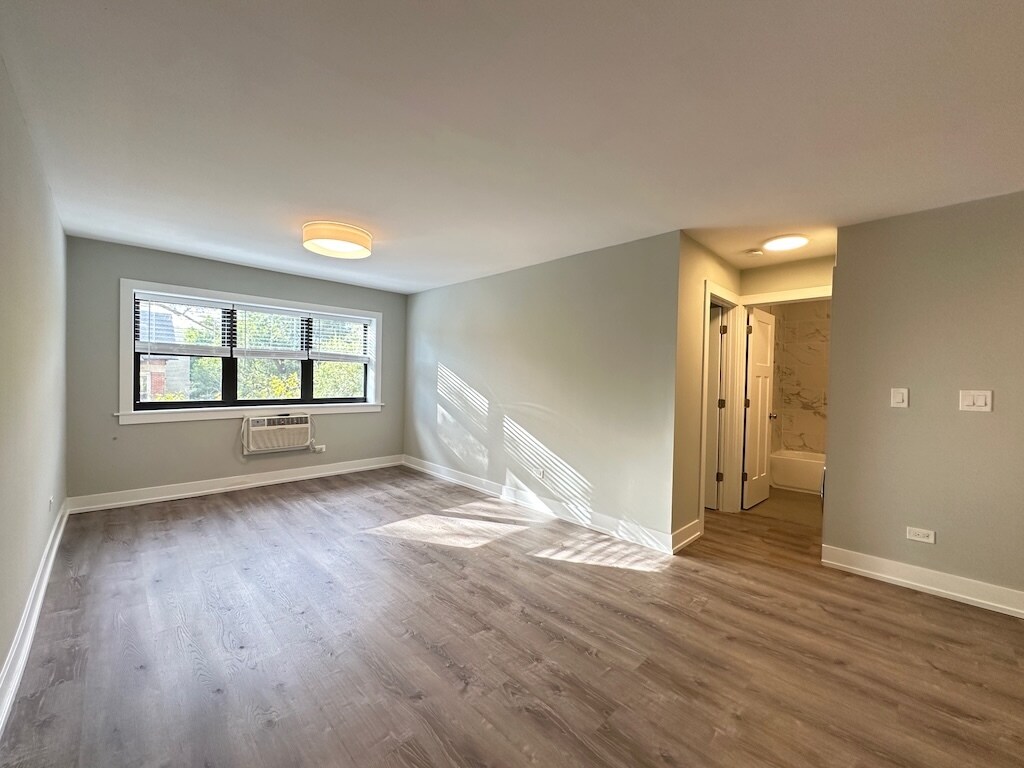 Building Photo - 448 W Barry