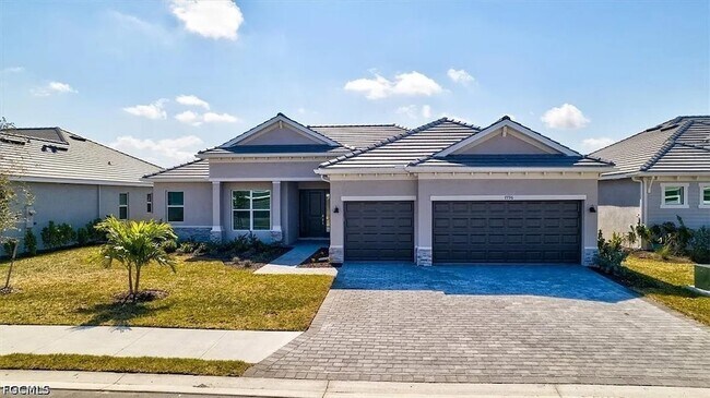 Building Photo - 7796 Lakes Edge Ln