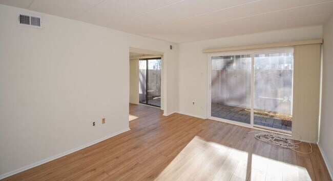 Building Photo - 6 Aspen Way