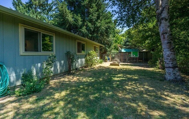 Building Photo - Available Late August ~ 4 Bedroom 2 Bath House near OSU