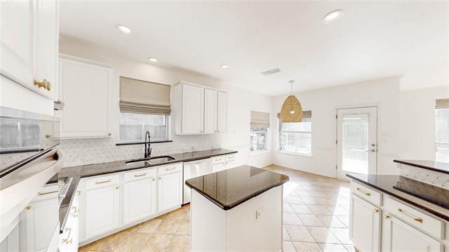 Building Photo - 2701 Stone Creek Dr