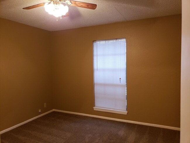 Building Photo - 3410 Reno Dr