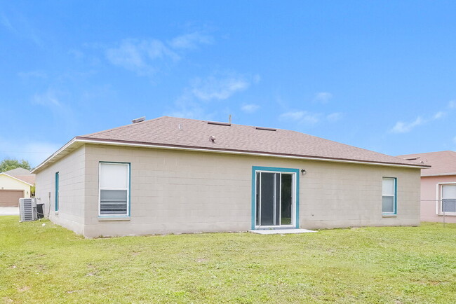 Building Photo - 627 Cotulla Dr