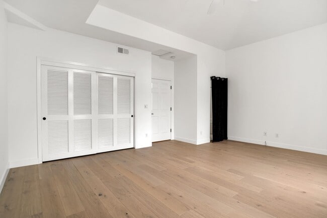 Building Photo - UPDATED LUXURY MALIBU CONDO!