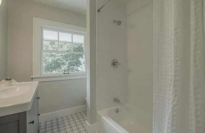 Building Photo - 36 W 58th St