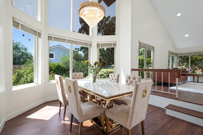 Building Photo - 124 Sequoia Ct