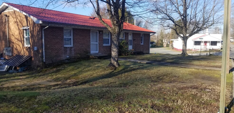 Building Photo - 303 Culbreth Ave