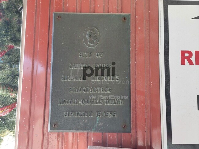 Building Photo - 601 Monroe Ave