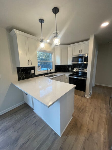 Building Photo - 5965 Teakwood Dr