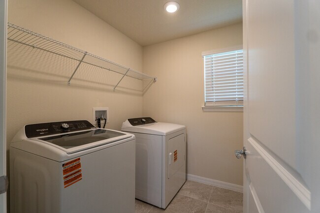 Building Photo - 6526 Tabebuia Pkwy