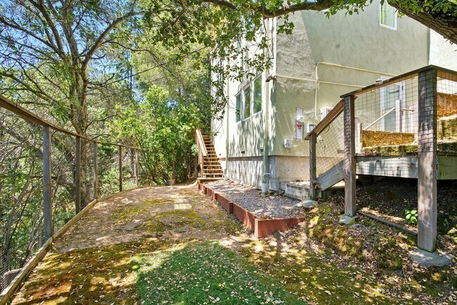 Building Photo - Gorgeous 4 bedroom home in Greenbrae with ...