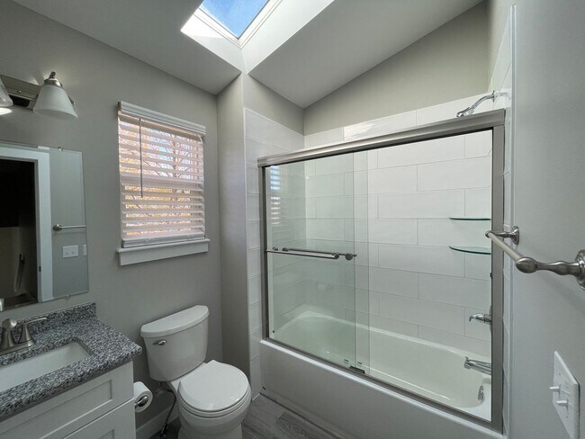 Building Photo - Gorgeous remodeled 4 Bedroom Home in D20!