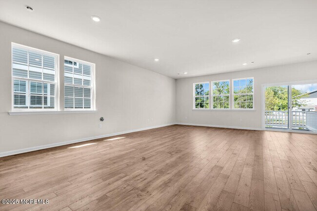 Building Photo - 10 Penny Ln