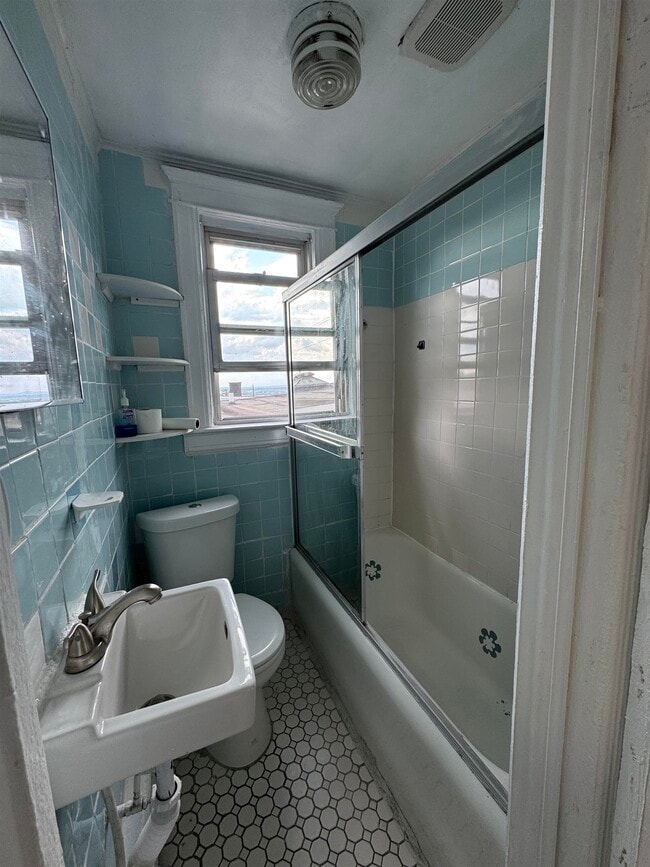 Building Photo - 1114 79th St