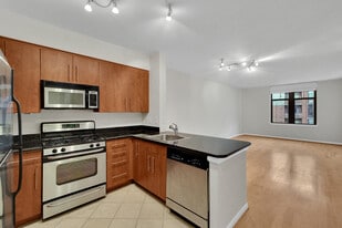 Building Photo - 1021 N Garfield St