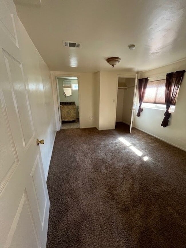 Building Photo - 3609 Planz Rd