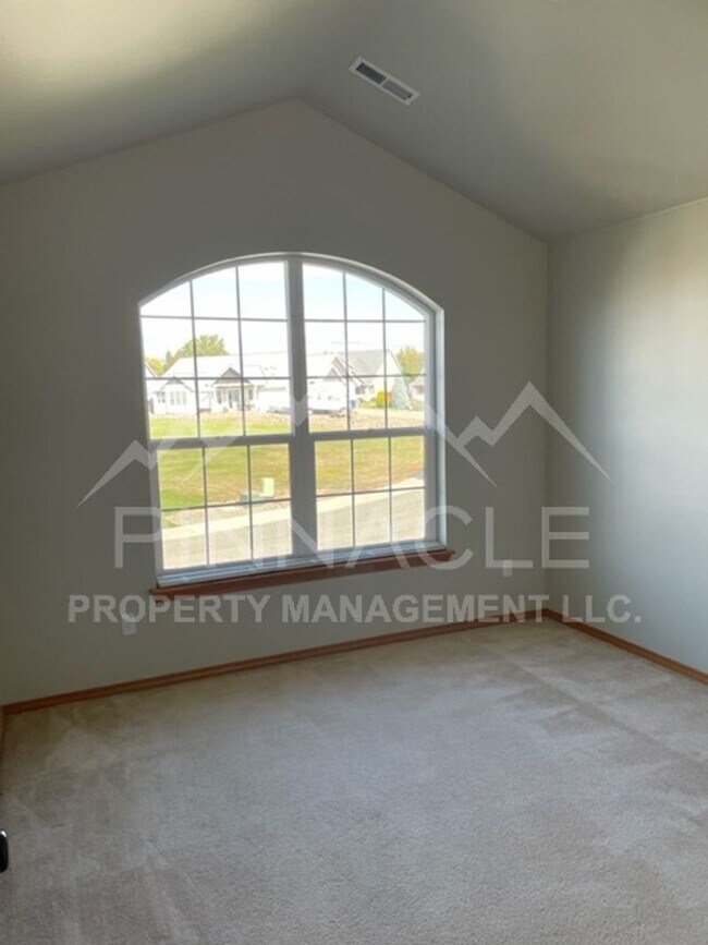 Building Photo - 1808 Clearview Dr