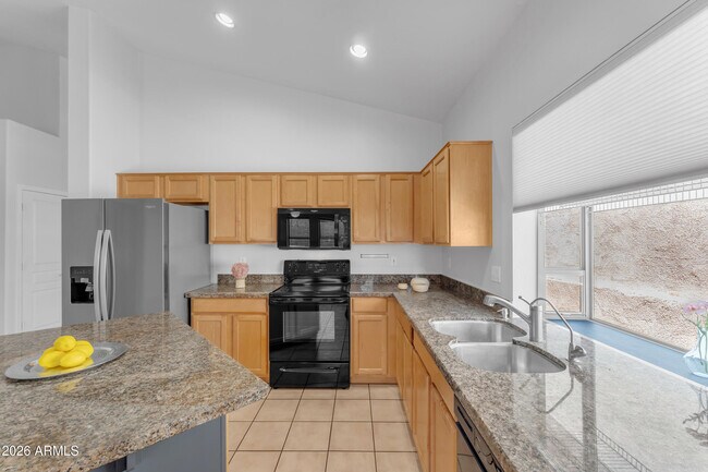 Building Photo - 13867 E Paradise Ln