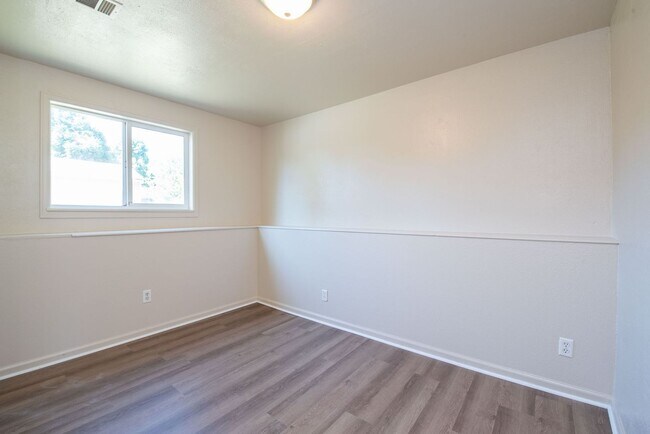 Building Photo - Country Living at its Best in Gilcrest
