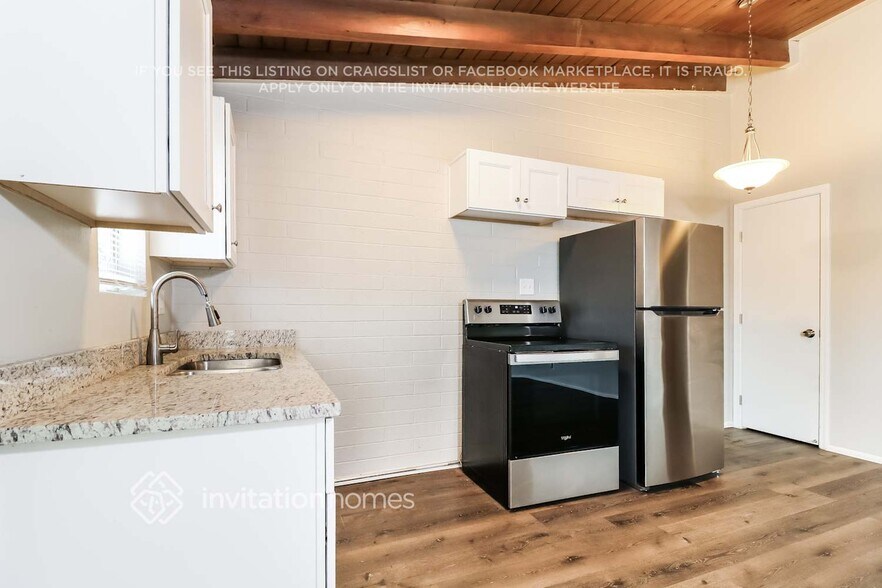 Building Photo - 6532 N 59th Dr