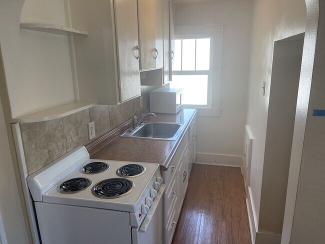 Building Photo - 1831 12th Ave