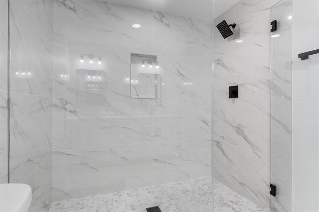 Building Photo - 219 Lakeview Dr