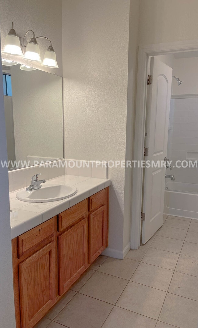 Building Photo - 405 Tyler Pl