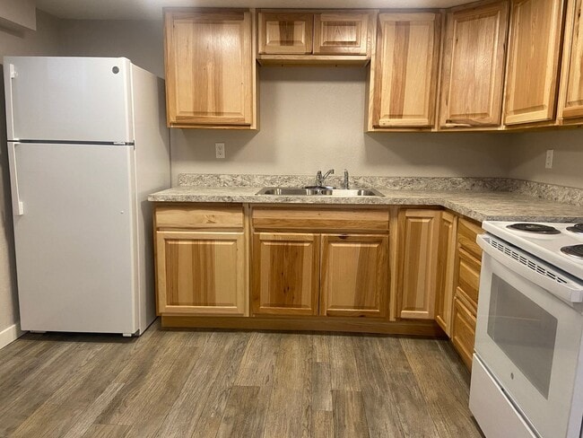 Building Photo - Foothills 925 Triplex