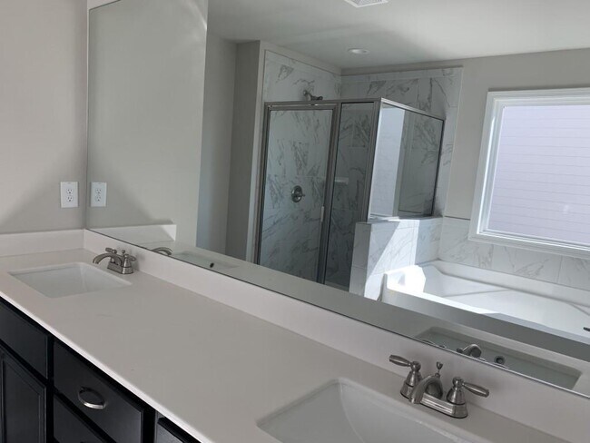 Building Photo - 5203 Addison St