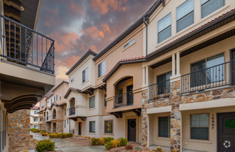 Building Photo - Highland Townhome - Toscana