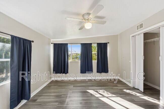 Building Photo - 40542 W 3rd Ave