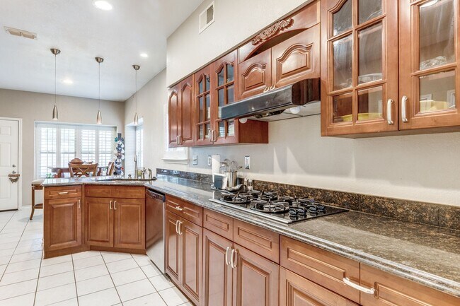 Building Photo - Available August 15th | 4 Bd, 2ba for Leas...