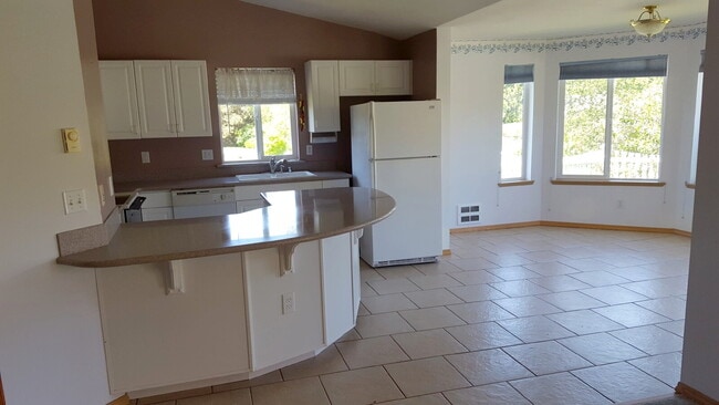 Building Photo - 2+ bed, 2 bath home in Sun Meadows, Sequim