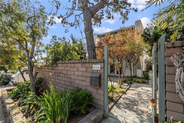Building Photo - 516 Rosecrans Ave
