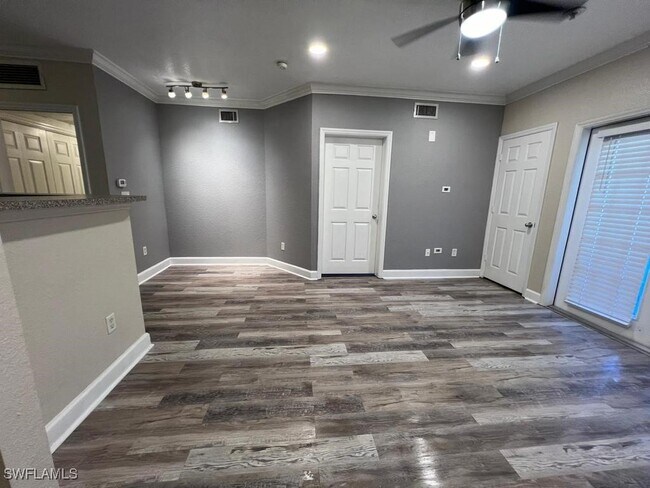 Primary Photo - 202 E South St