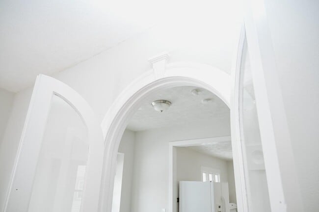 Building Photo - 2441 Templeton St