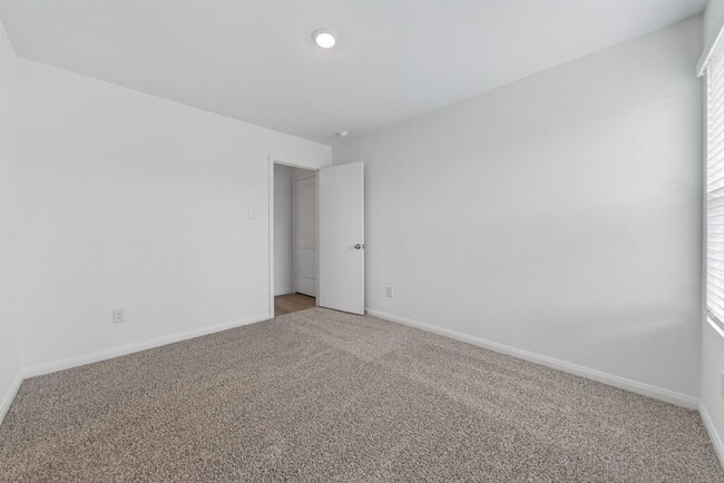 Building Photo - 2065 E Gemini Dr