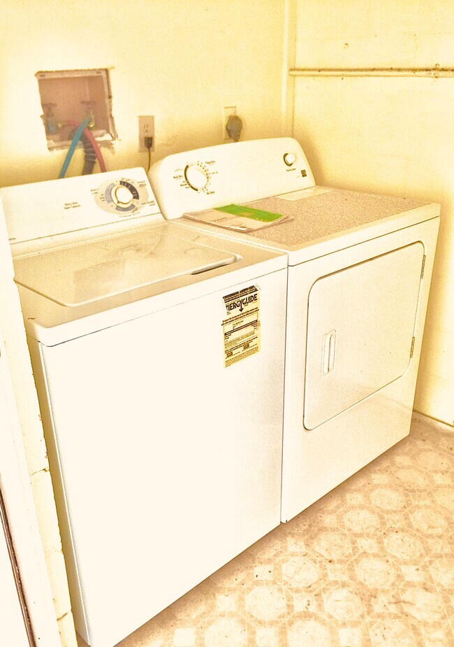 Building Photo - 944 Peninsula S Dr