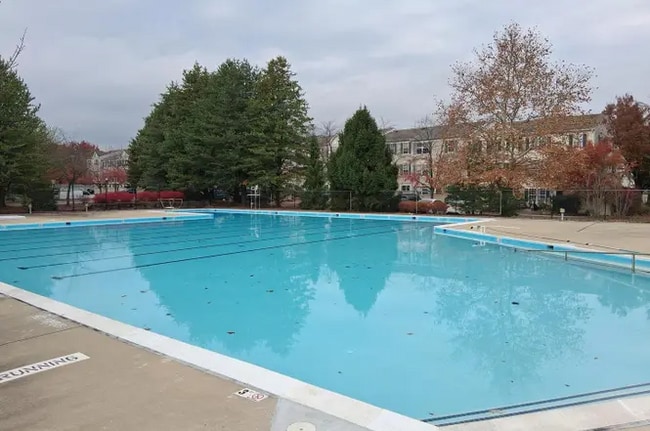 Building Photo - 124 Penwick Cir