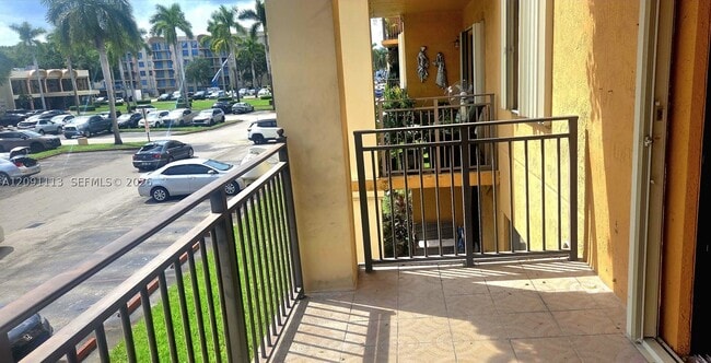 Building Photo - 9300 Fontainebleau Blvd