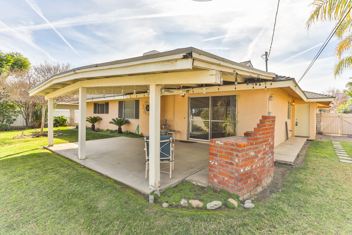 Building Photo - 205 E Old Mill Rd