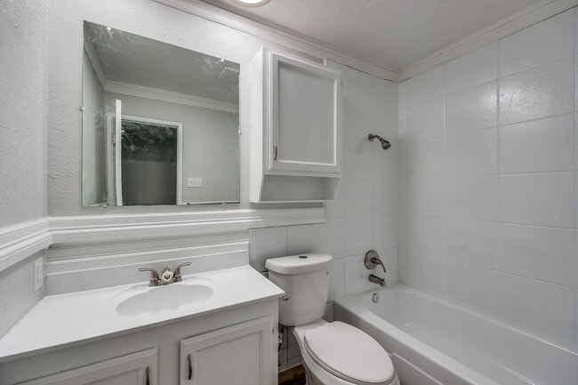 Building Photo - Spacious 4BD Home with Stunning Landscape ...