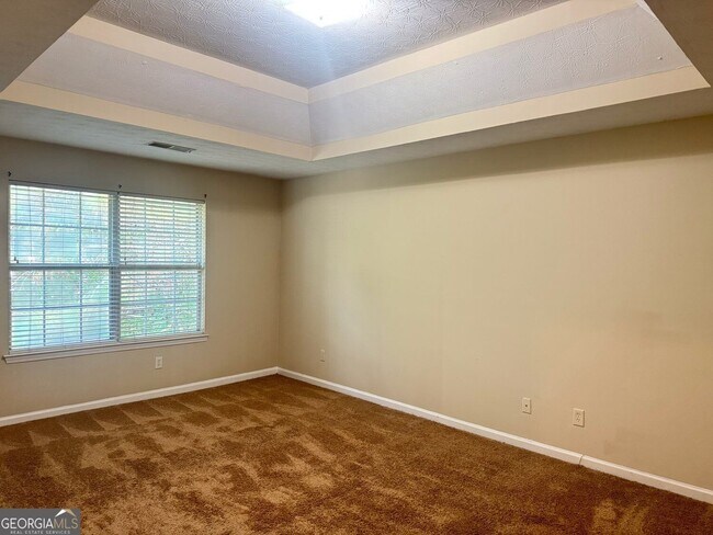 Building Photo - 3229 Diamond